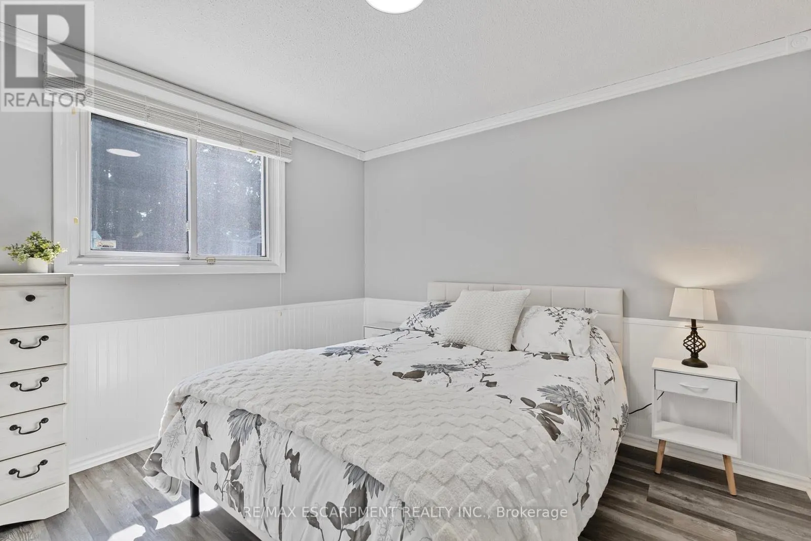 37 GLENVALE DRIVE