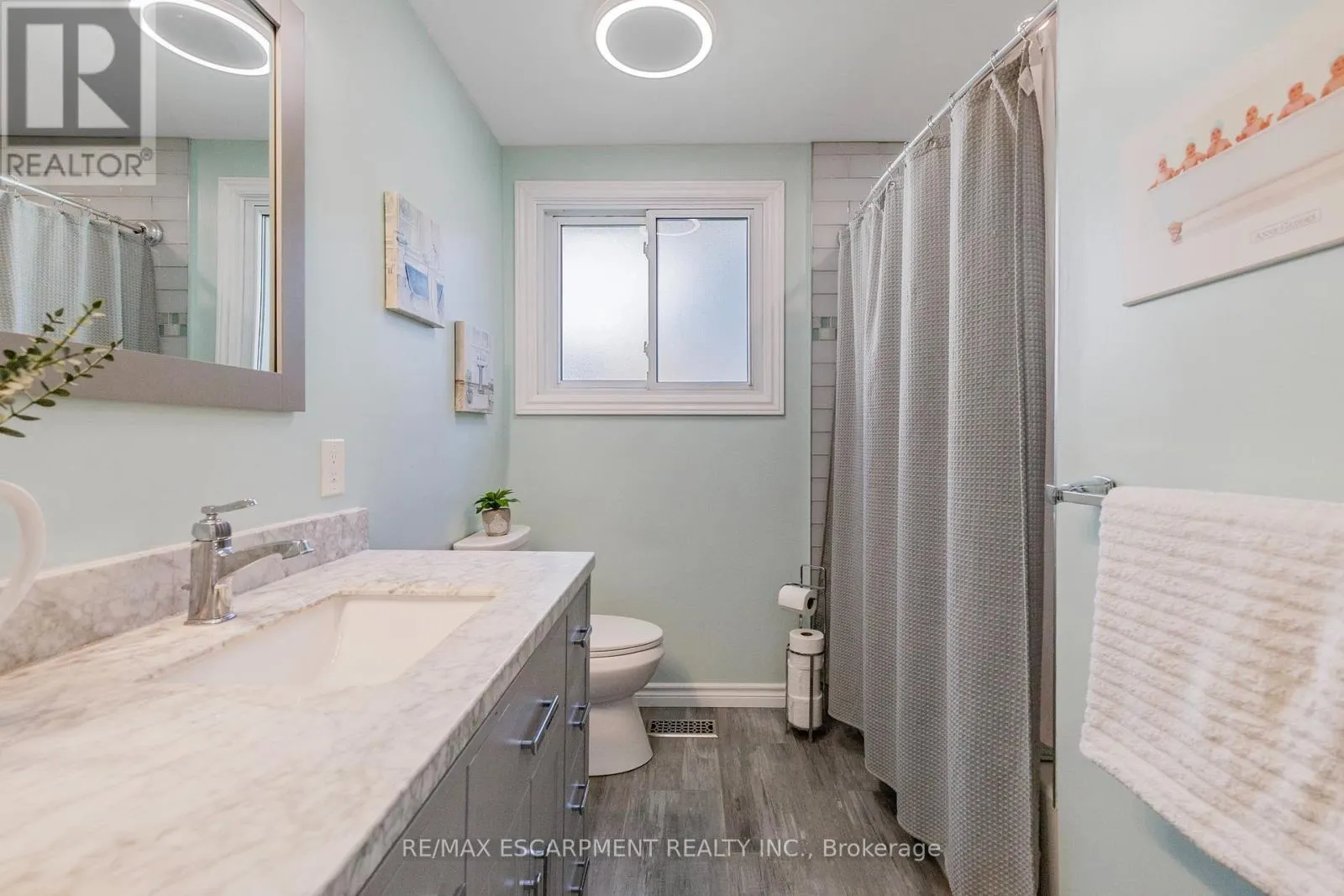 37 GLENVALE DRIVE
