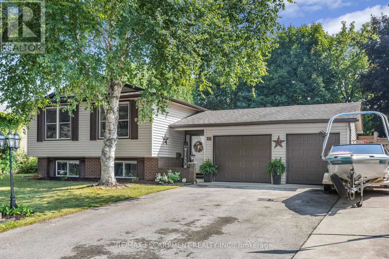 37 GLENVALE DRIVE