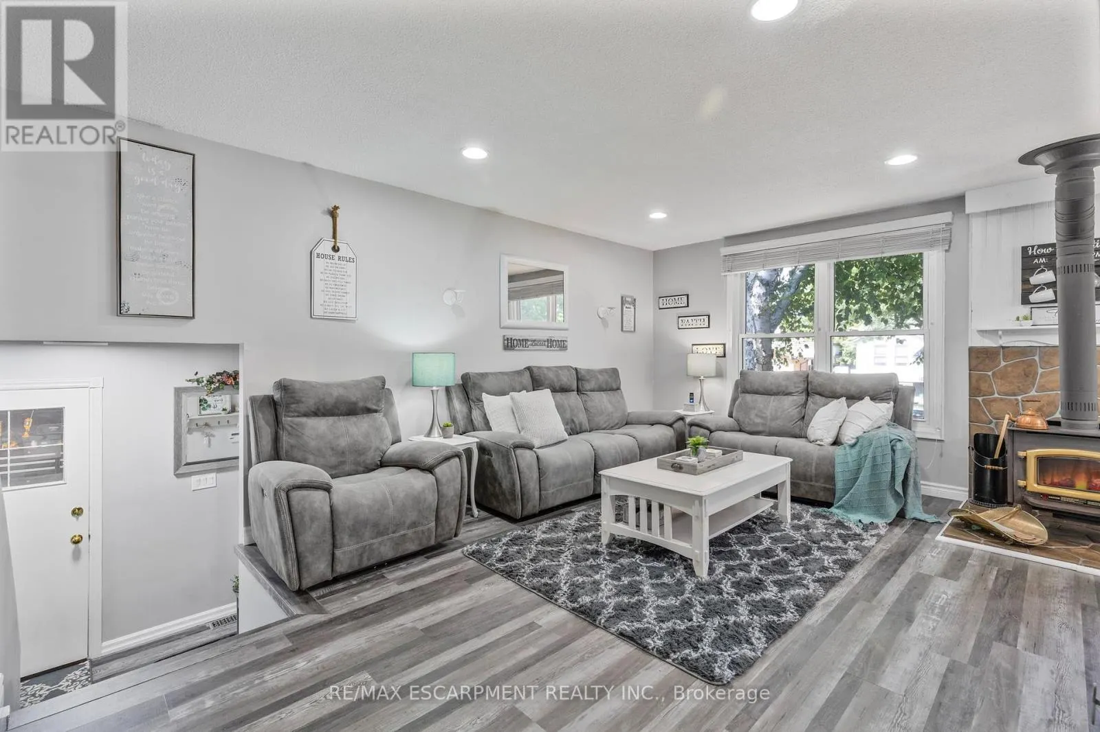37 GLENVALE DRIVE