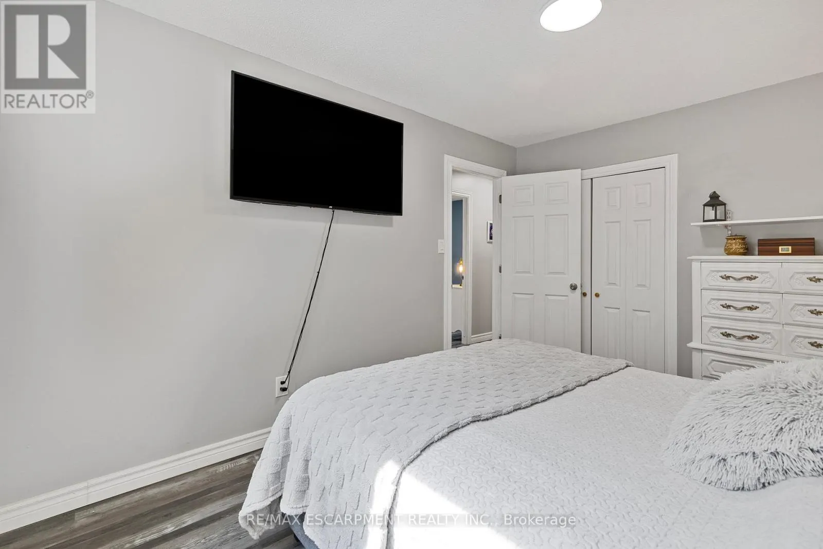 37 GLENVALE DRIVE