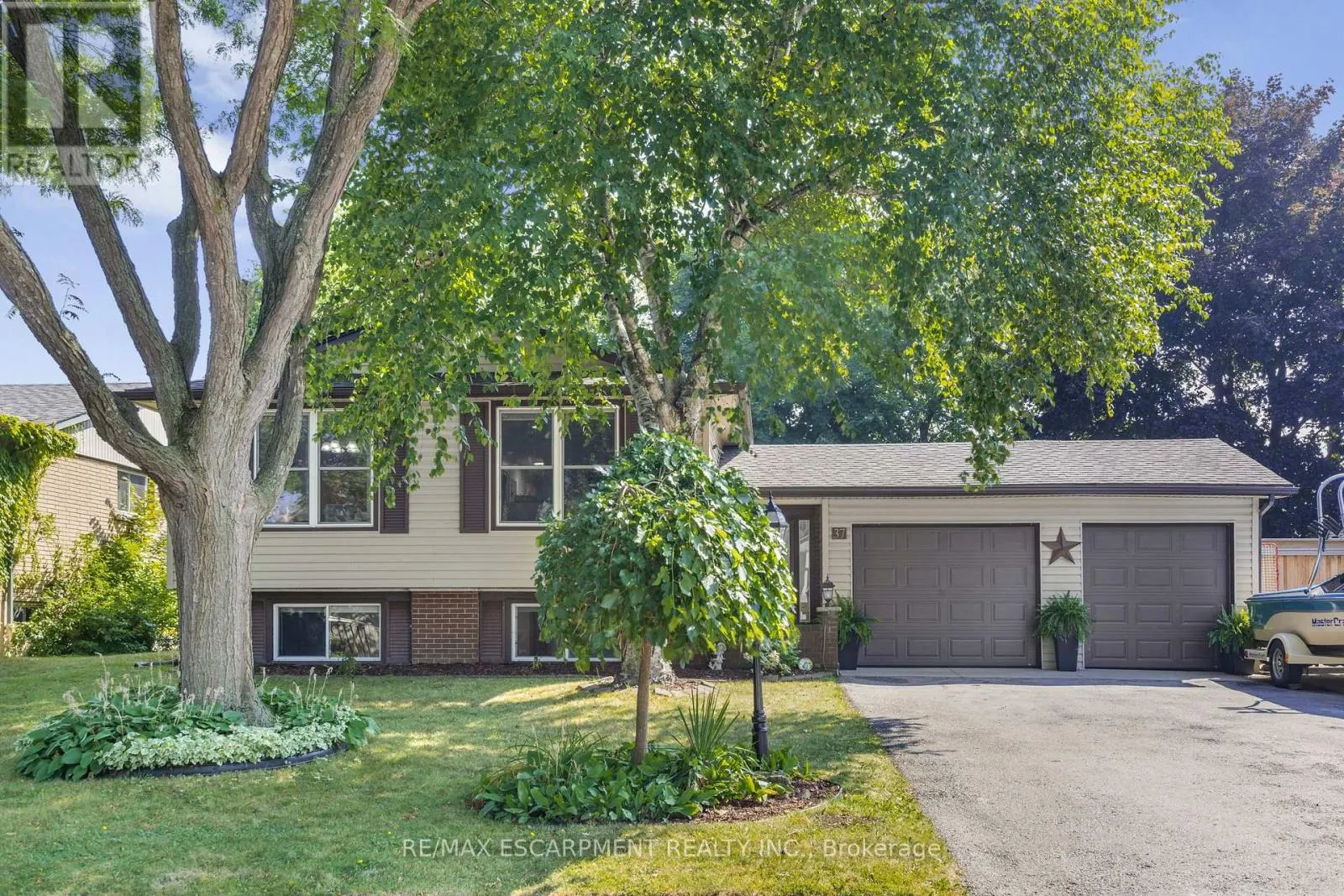 37 GLENVALE DRIVE
