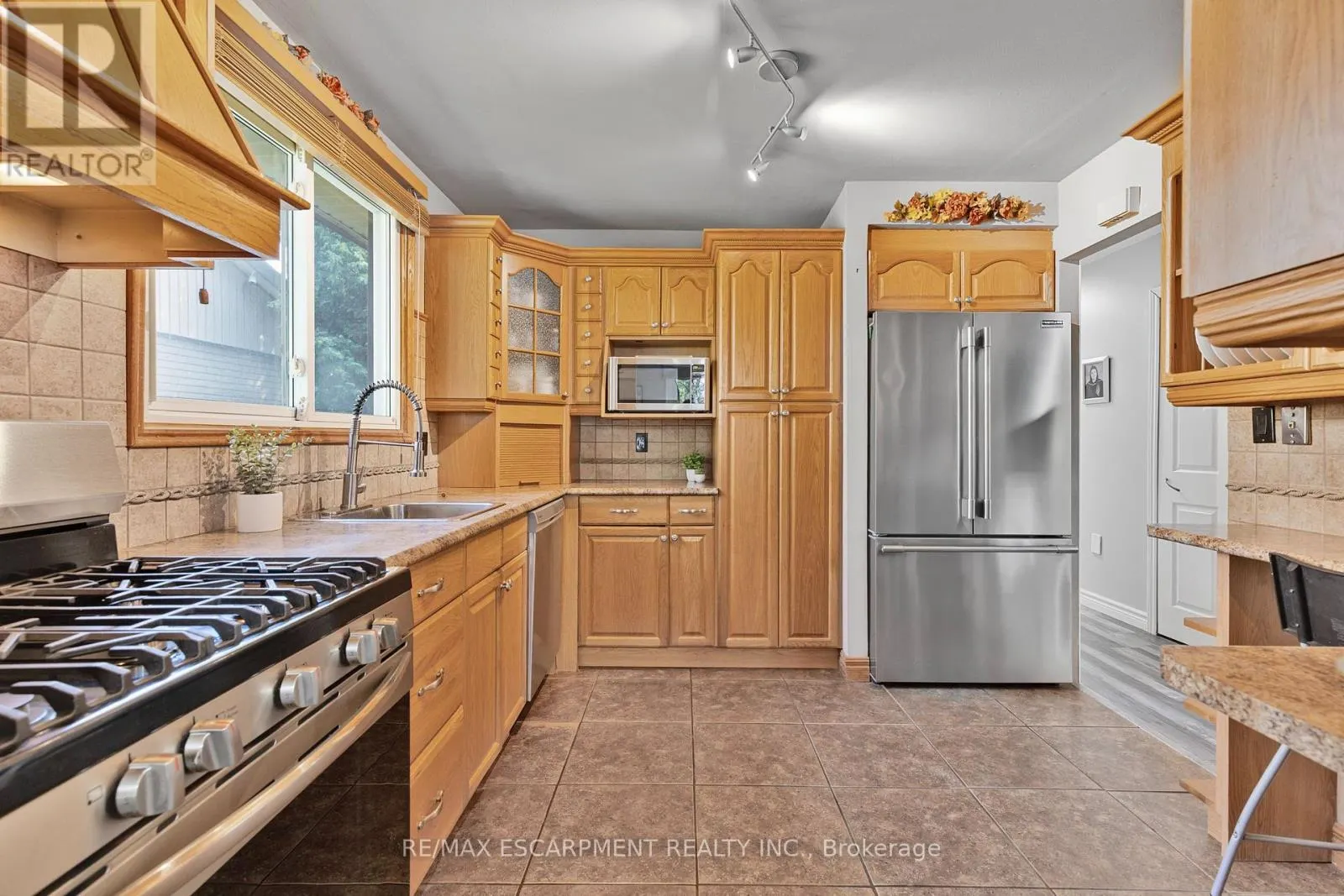 37 GLENVALE DRIVE