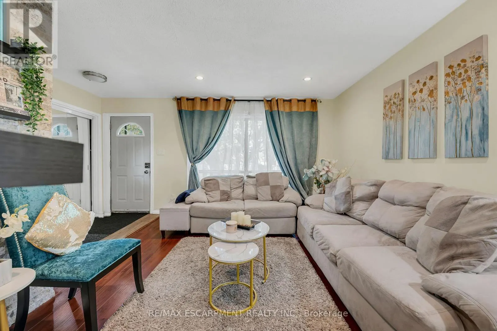 18 RIVERDALE DRIVE