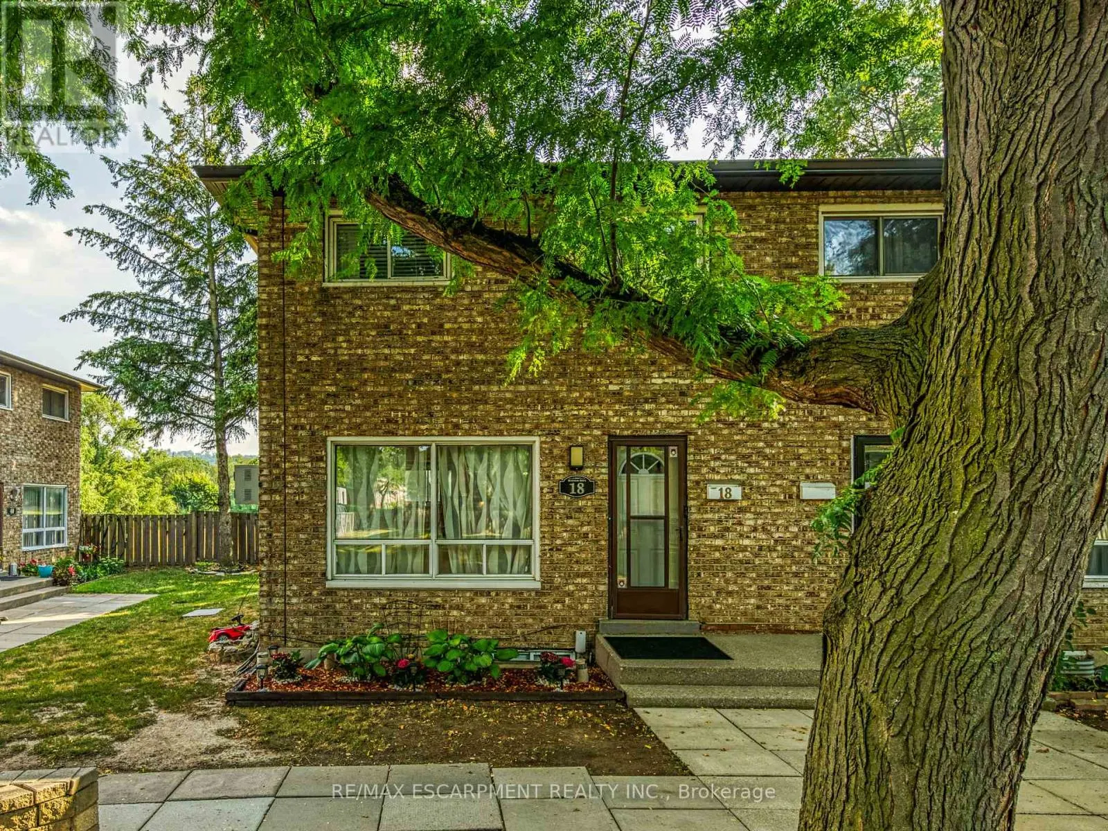 18 RIVERDALE DRIVE