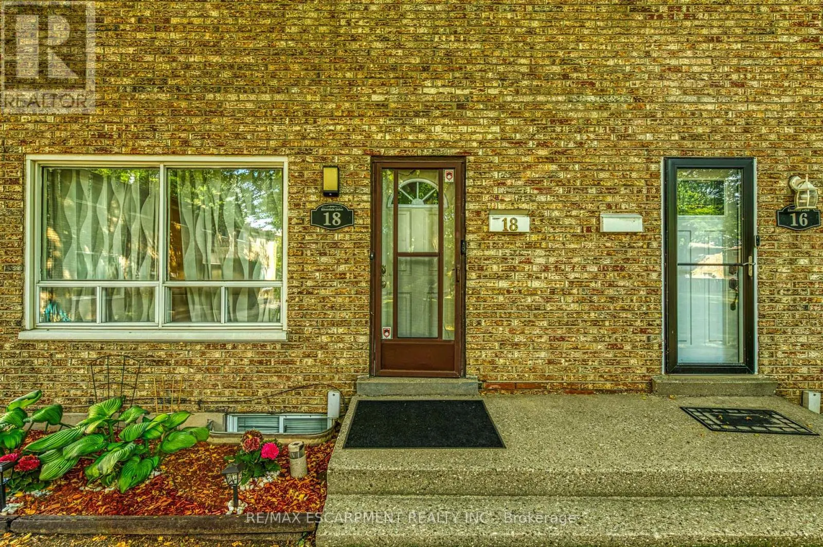 18 RIVERDALE DRIVE