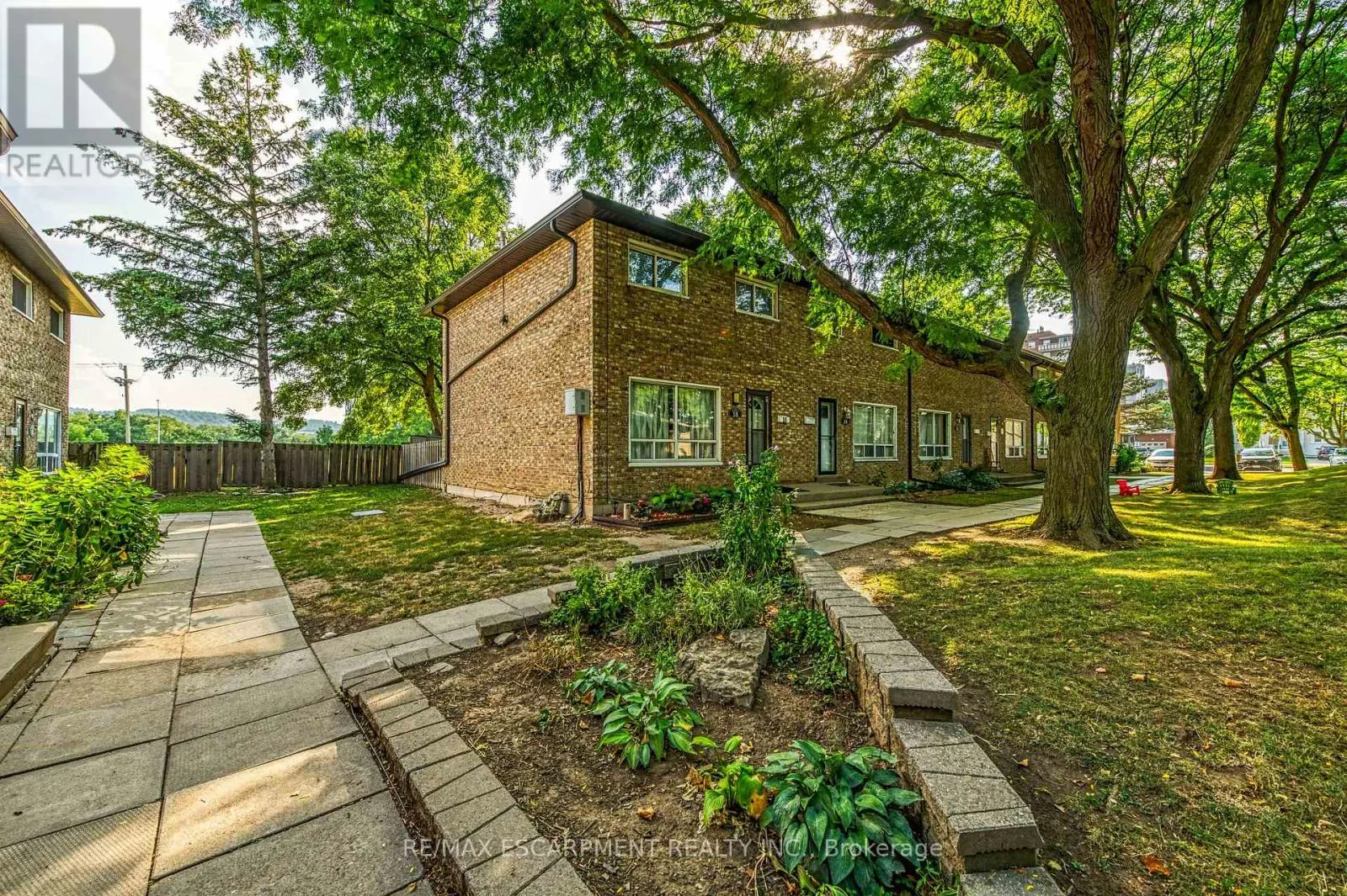 18 RIVERDALE DRIVE