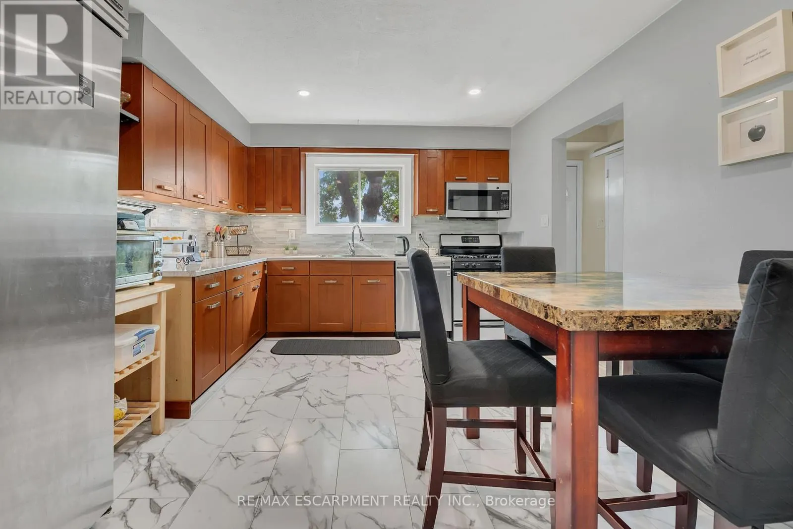 18 RIVERDALE DRIVE