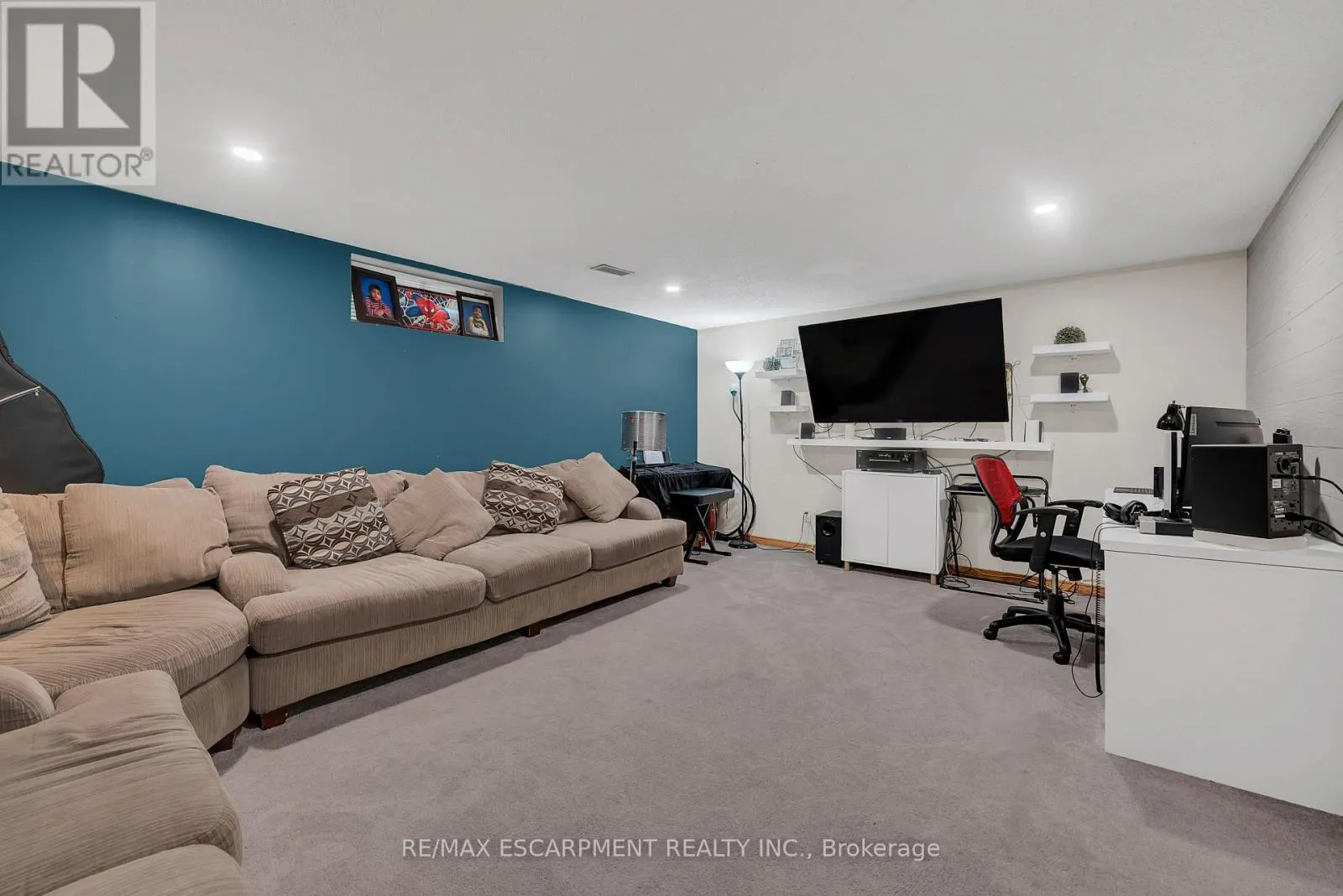 18 RIVERDALE DRIVE