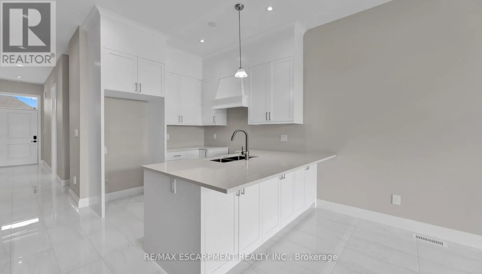 800 GARDEN COURT CRESCENT