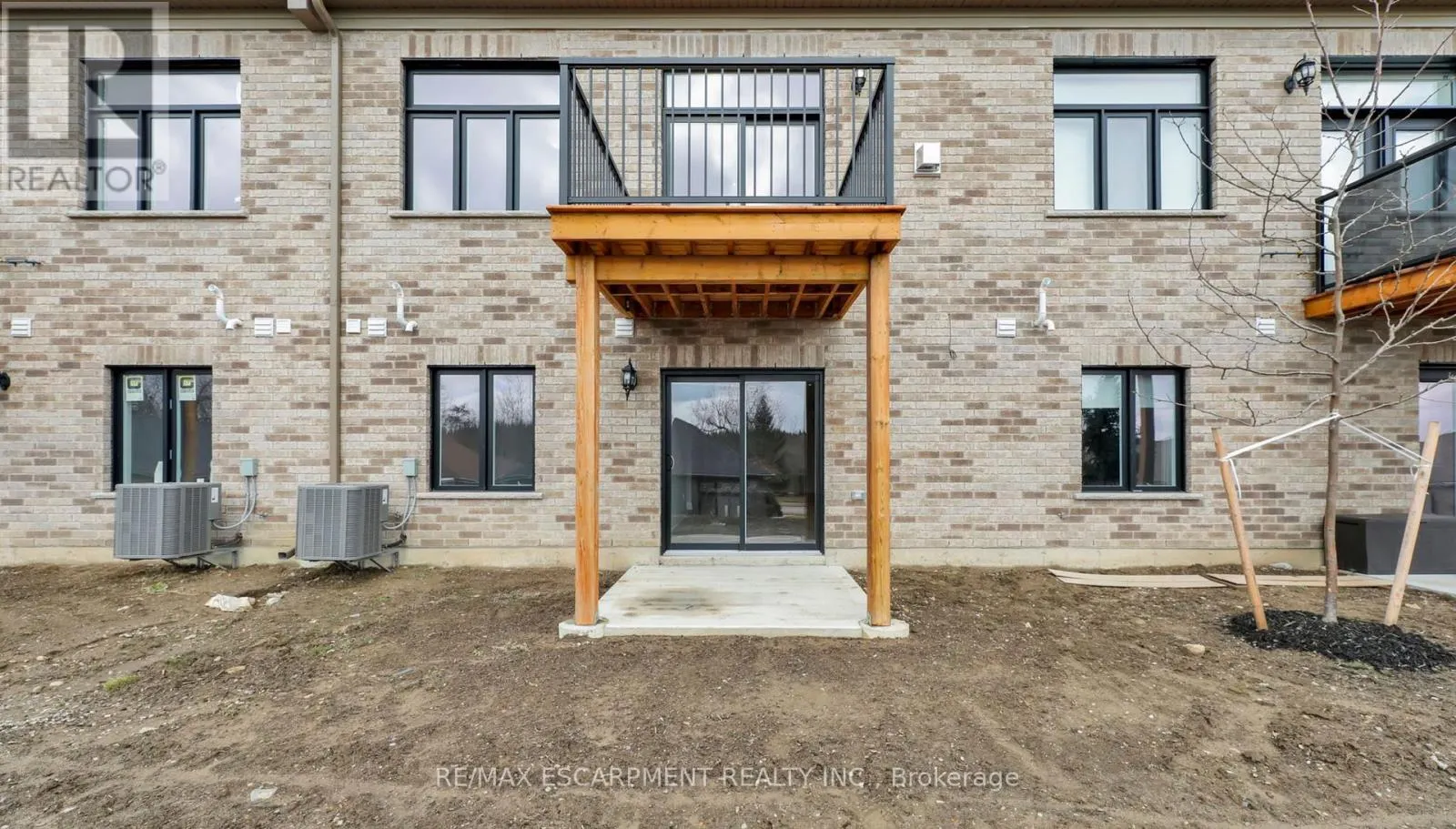 800 GARDEN COURT CRESCENT