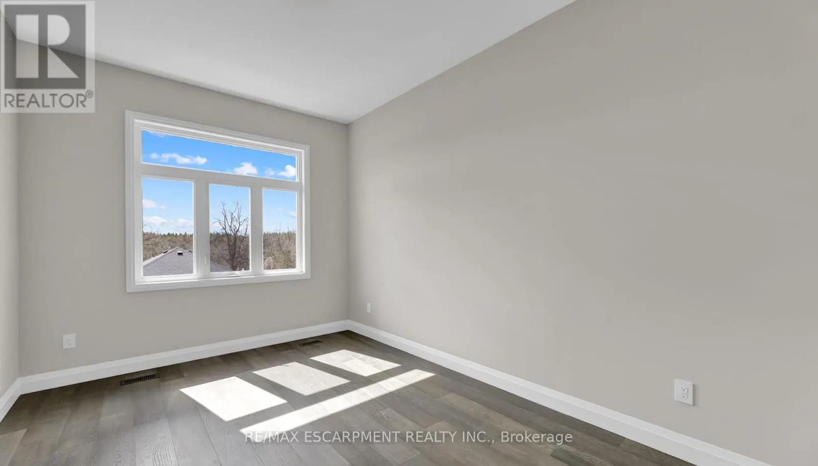 800 GARDEN COURT CRESCENT