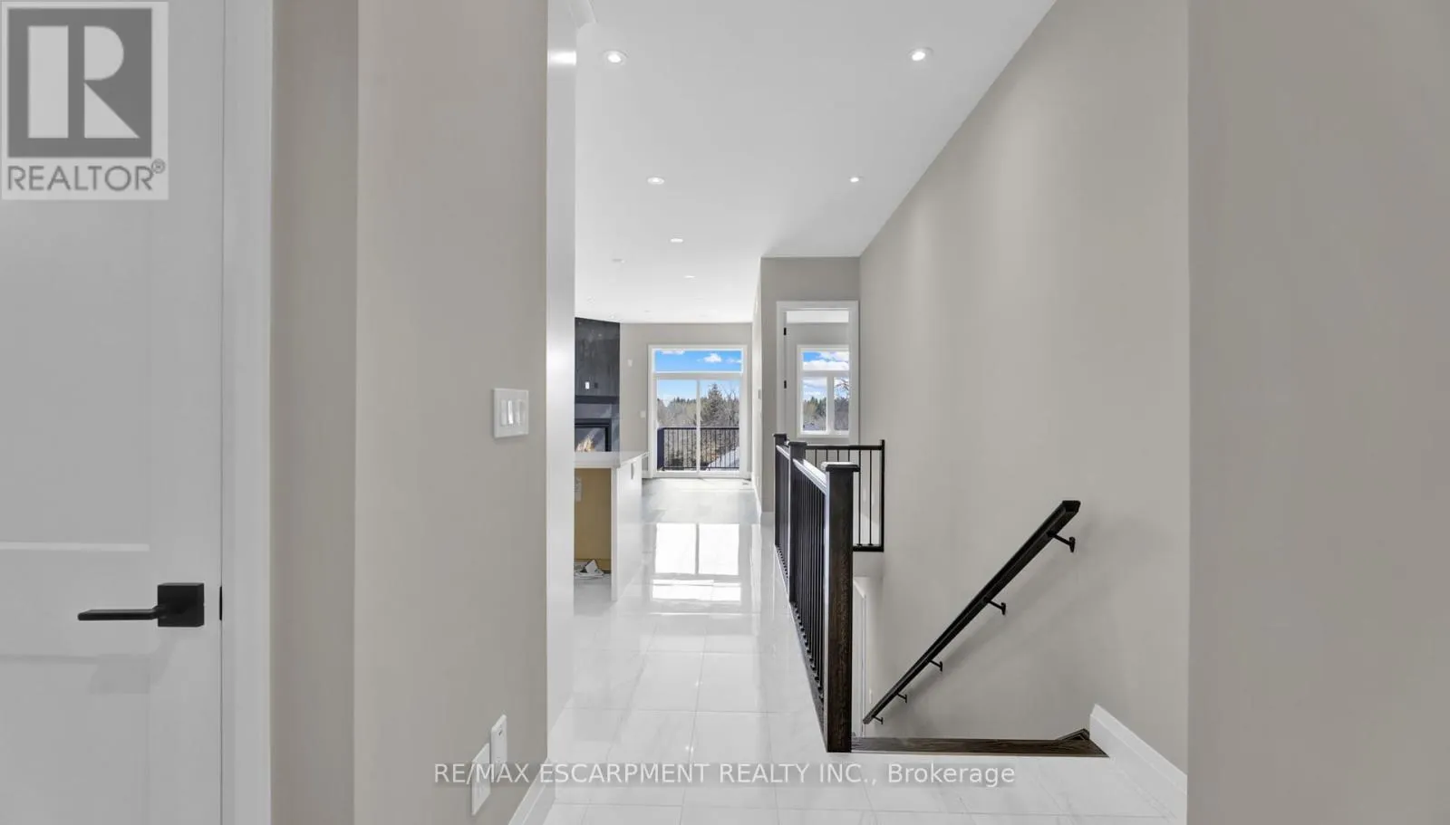 800 GARDEN COURT CRESCENT