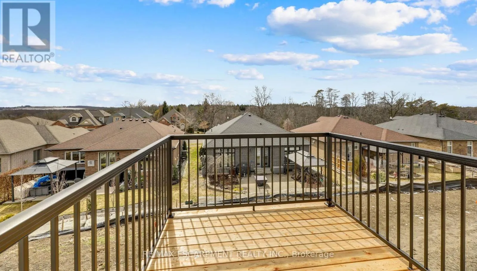 800 GARDEN COURT CRESCENT