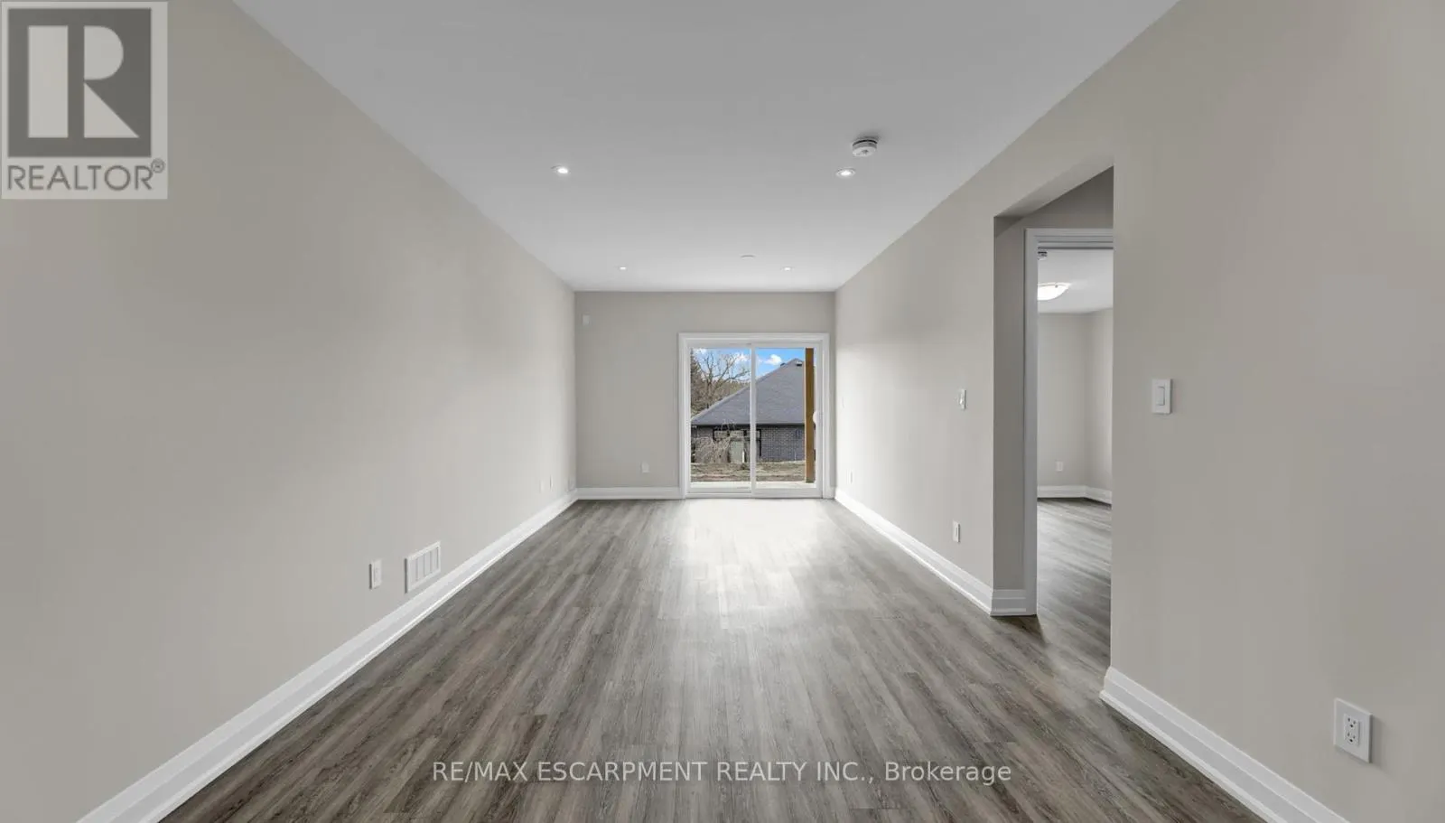 800 GARDEN COURT CRESCENT