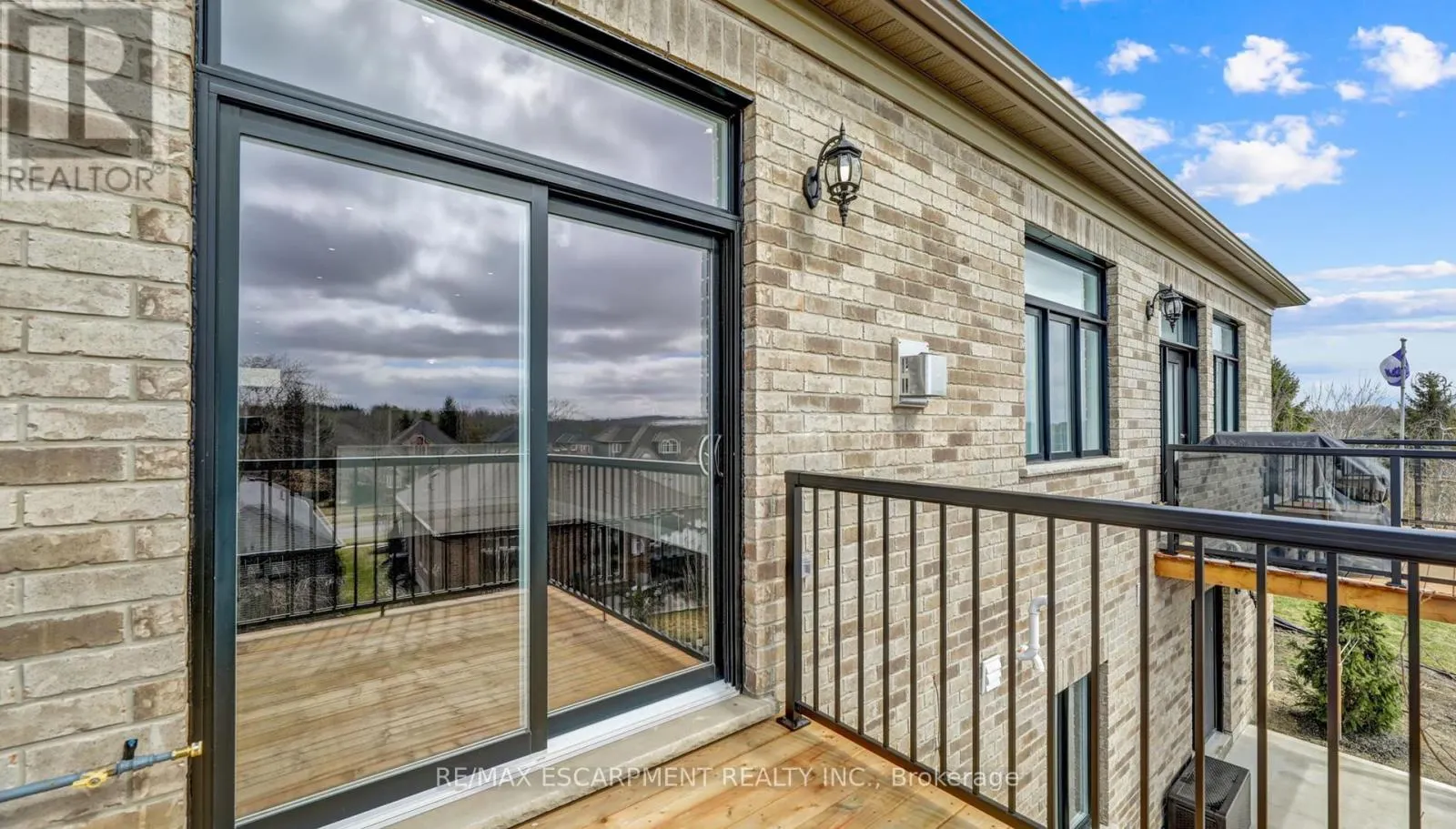 800 GARDEN COURT CRESCENT