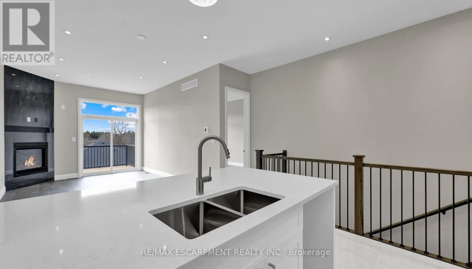 800 GARDEN COURT CRESCENT