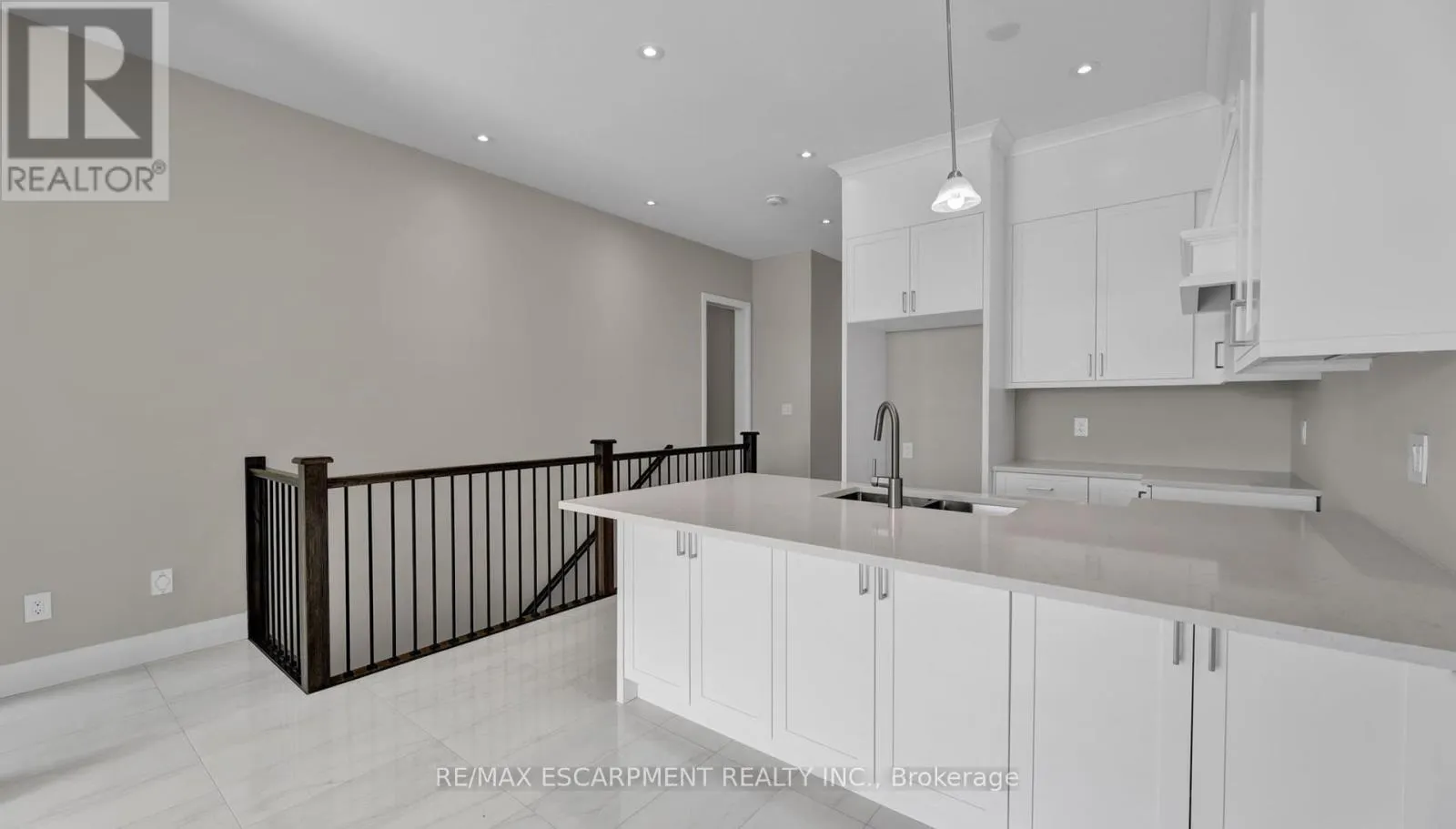 800 GARDEN COURT CRESCENT