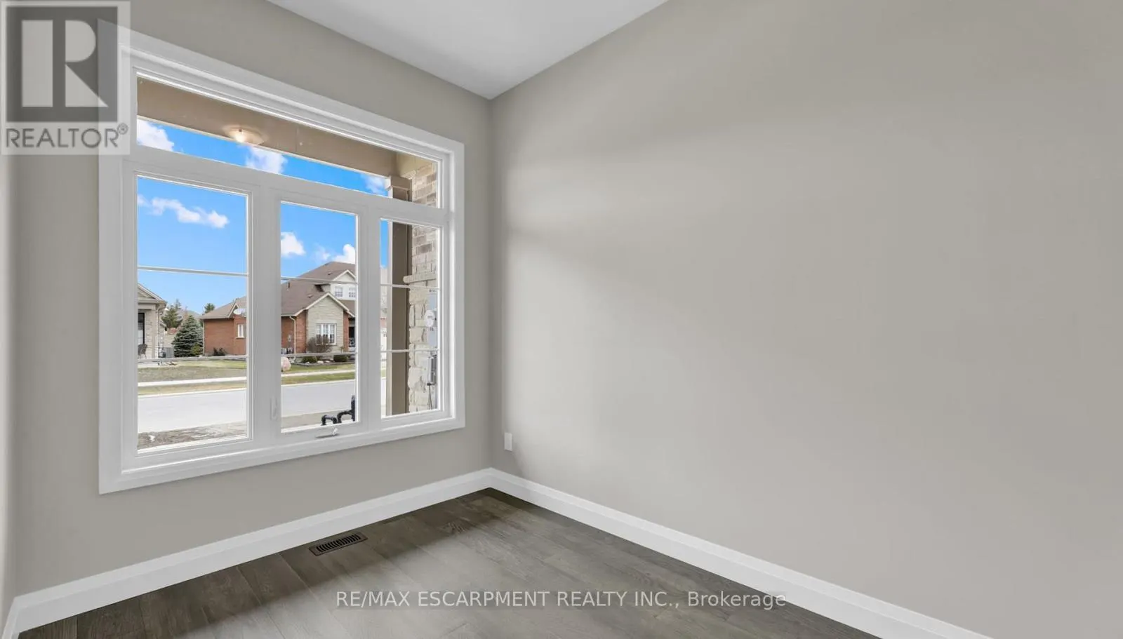 800 GARDEN COURT CRESCENT