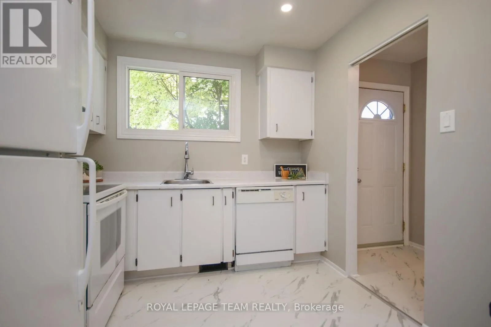 203 - 1427 PALMERSTON DRIVE