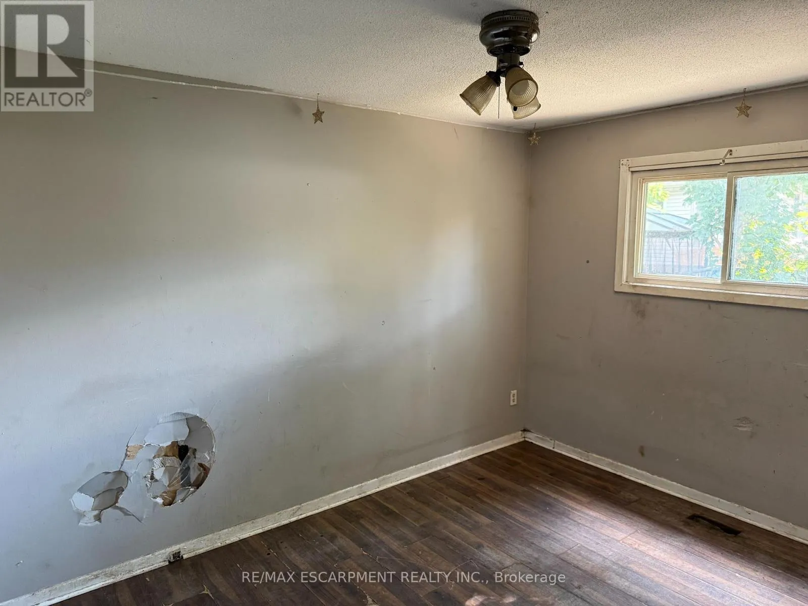 11 GARSIDE AVENUE S