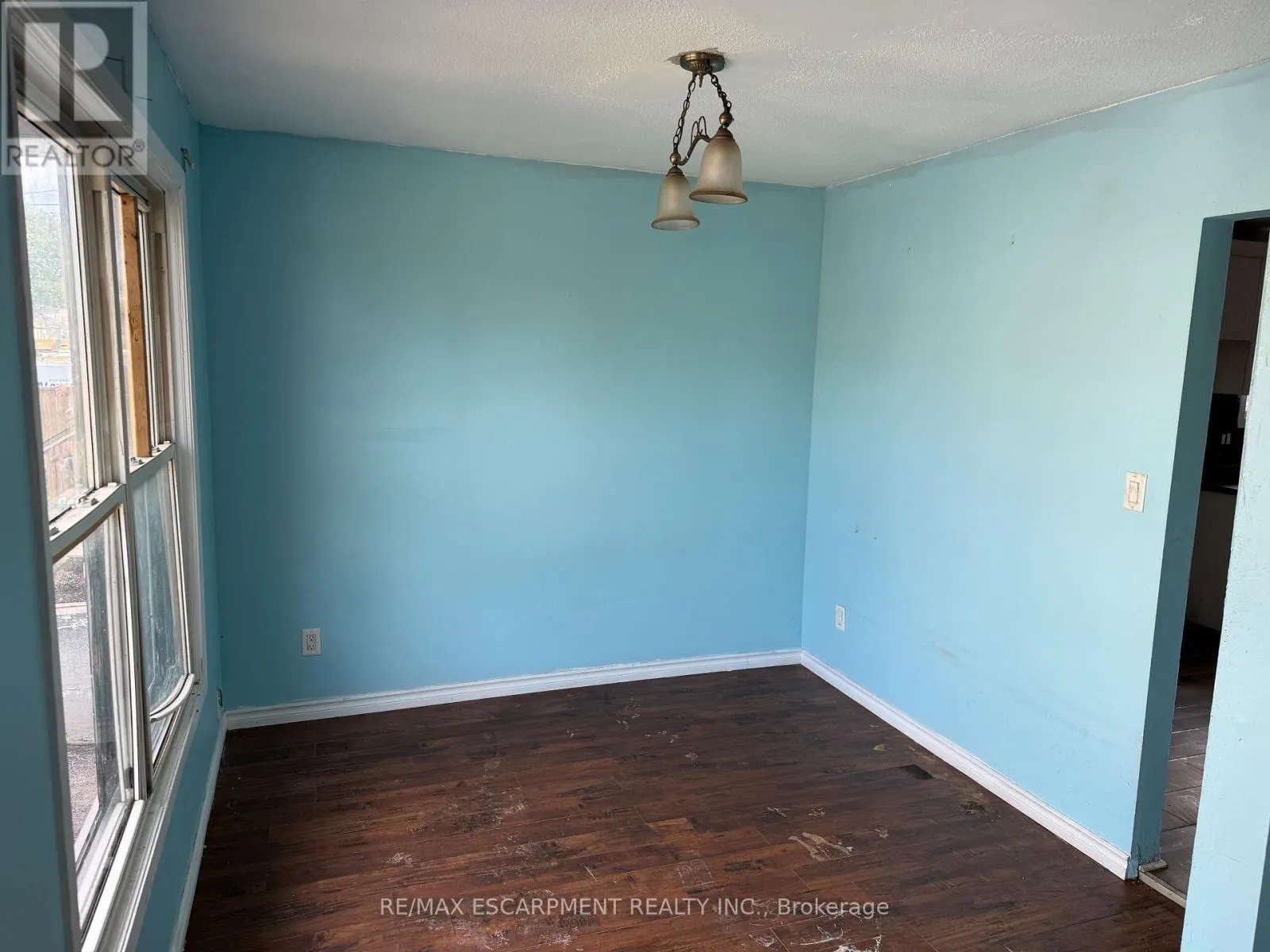 11 GARSIDE AVENUE S