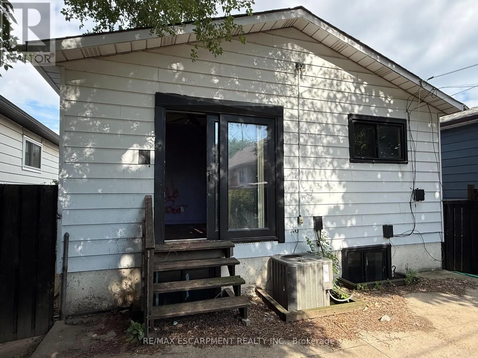 11 GARSIDE AVENUE S