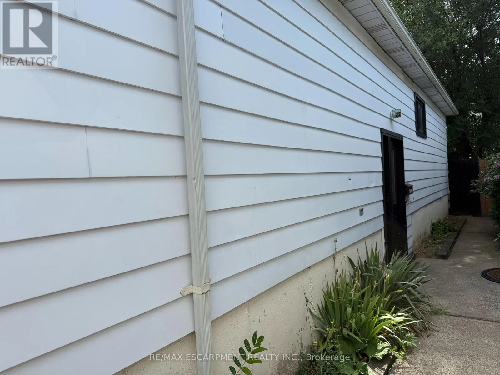 11 GARSIDE AVENUE S