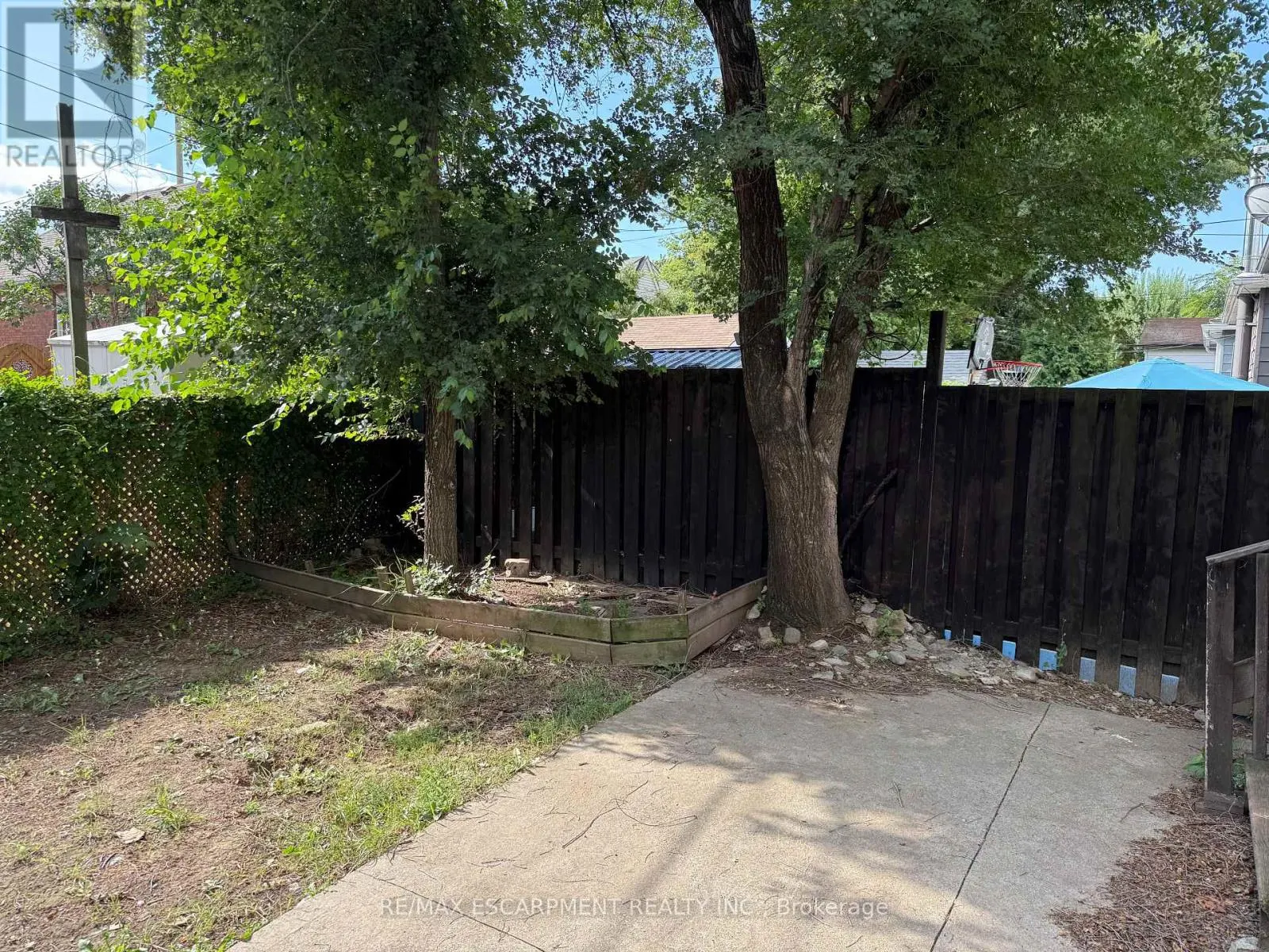 11 GARSIDE AVENUE S