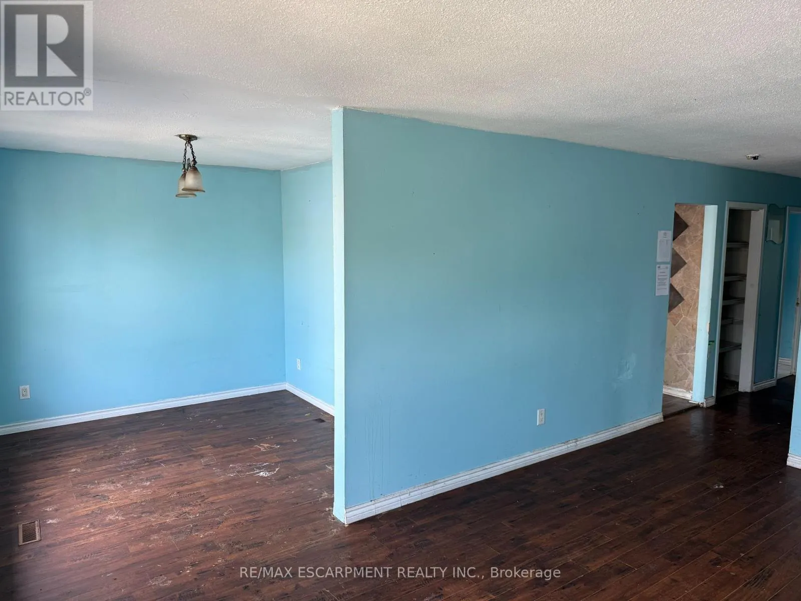 11 GARSIDE AVENUE S
