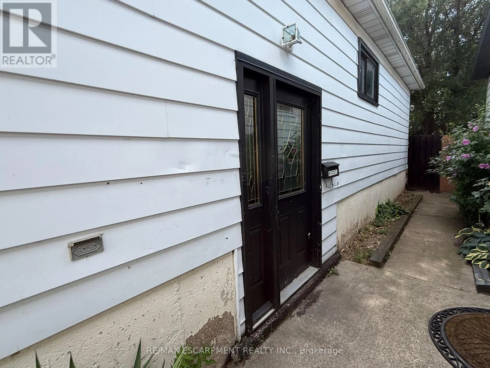 11 GARSIDE AVENUE S
