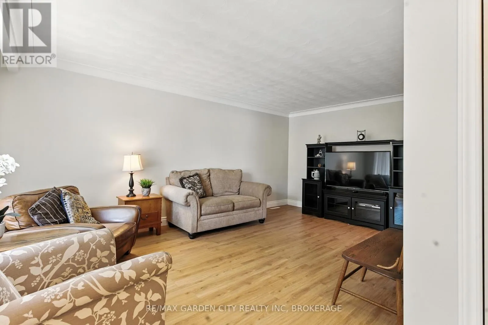 28 FAYE CRESCENT