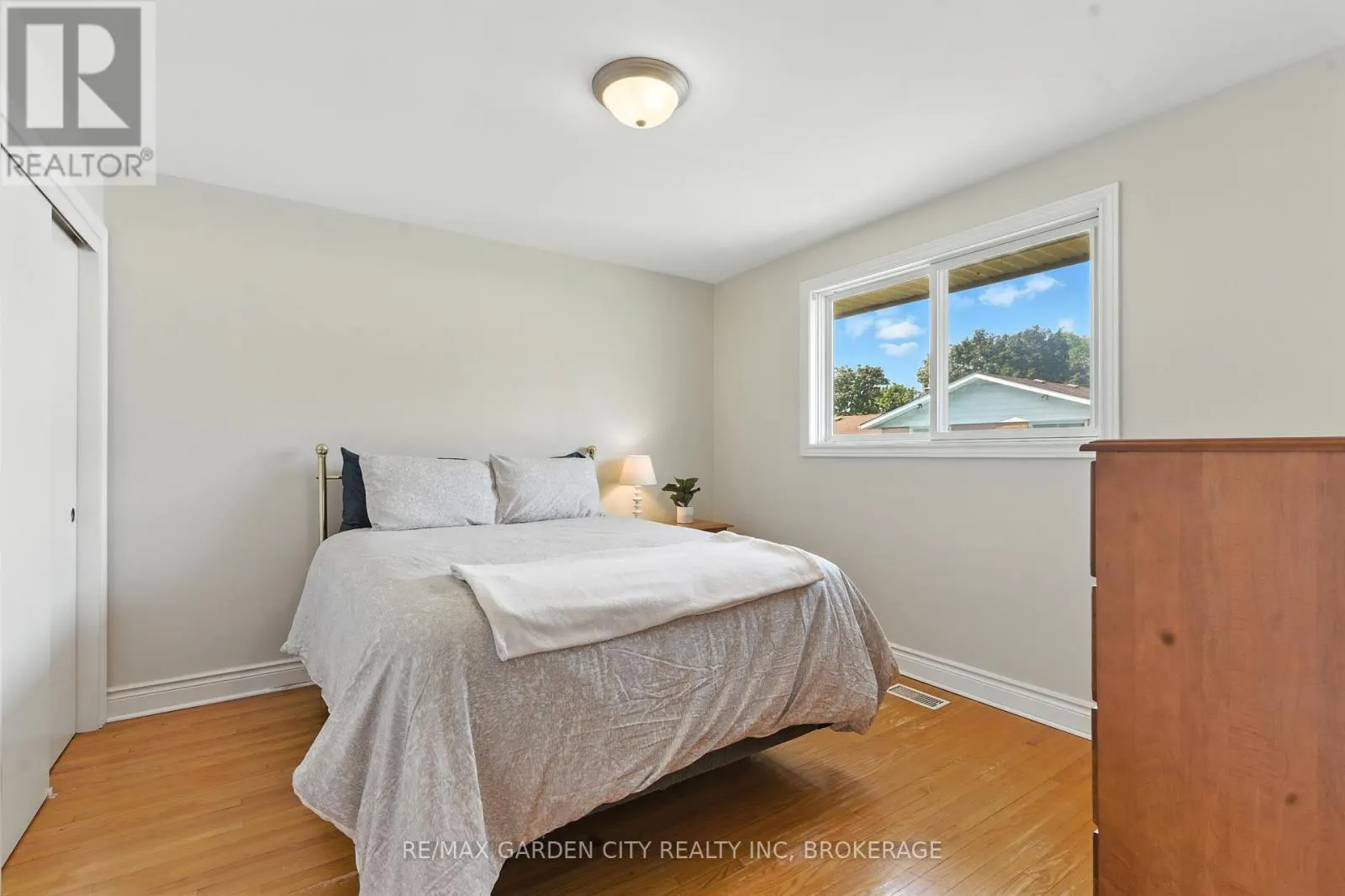 28 FAYE CRESCENT