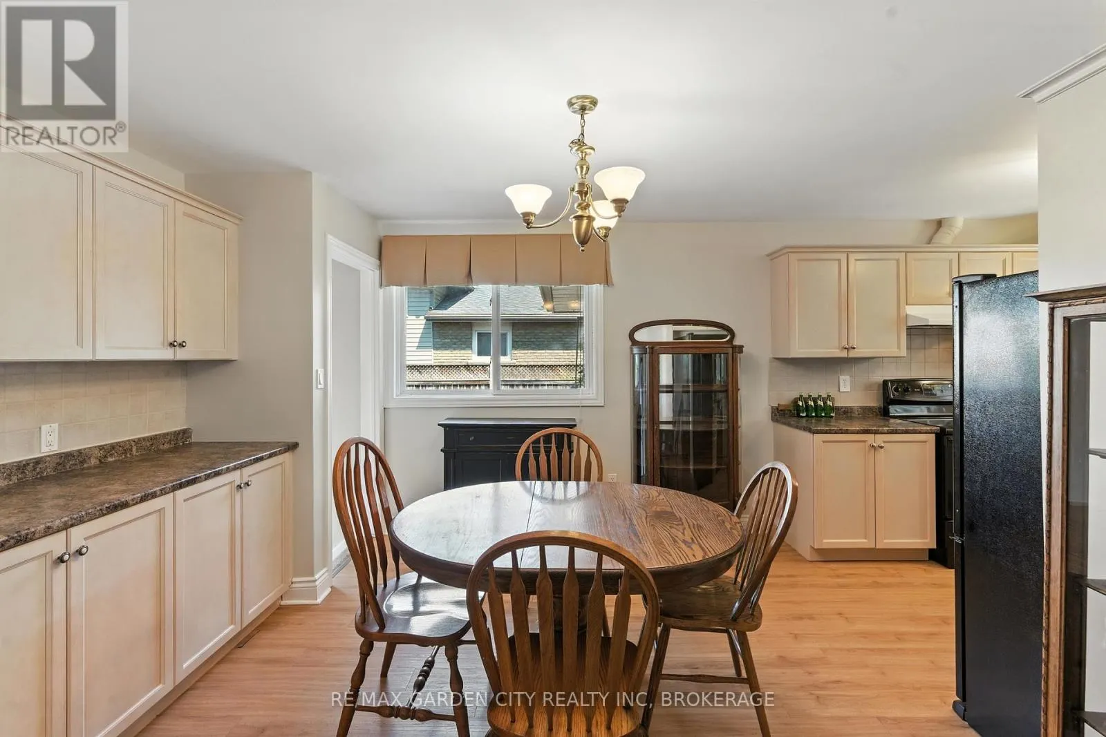28 FAYE CRESCENT