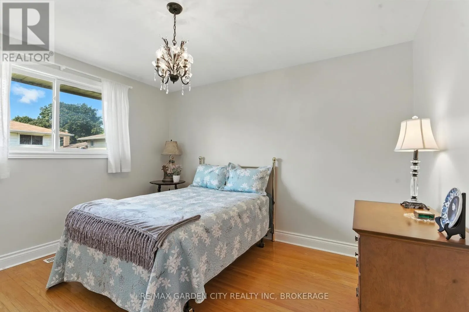 28 FAYE CRESCENT