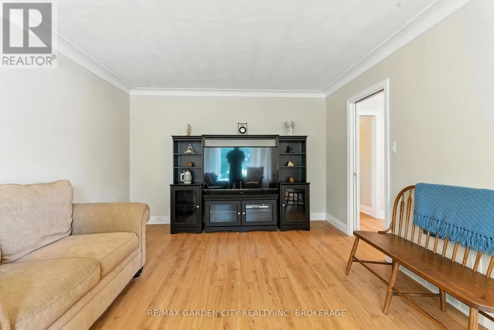 28 FAYE CRESCENT