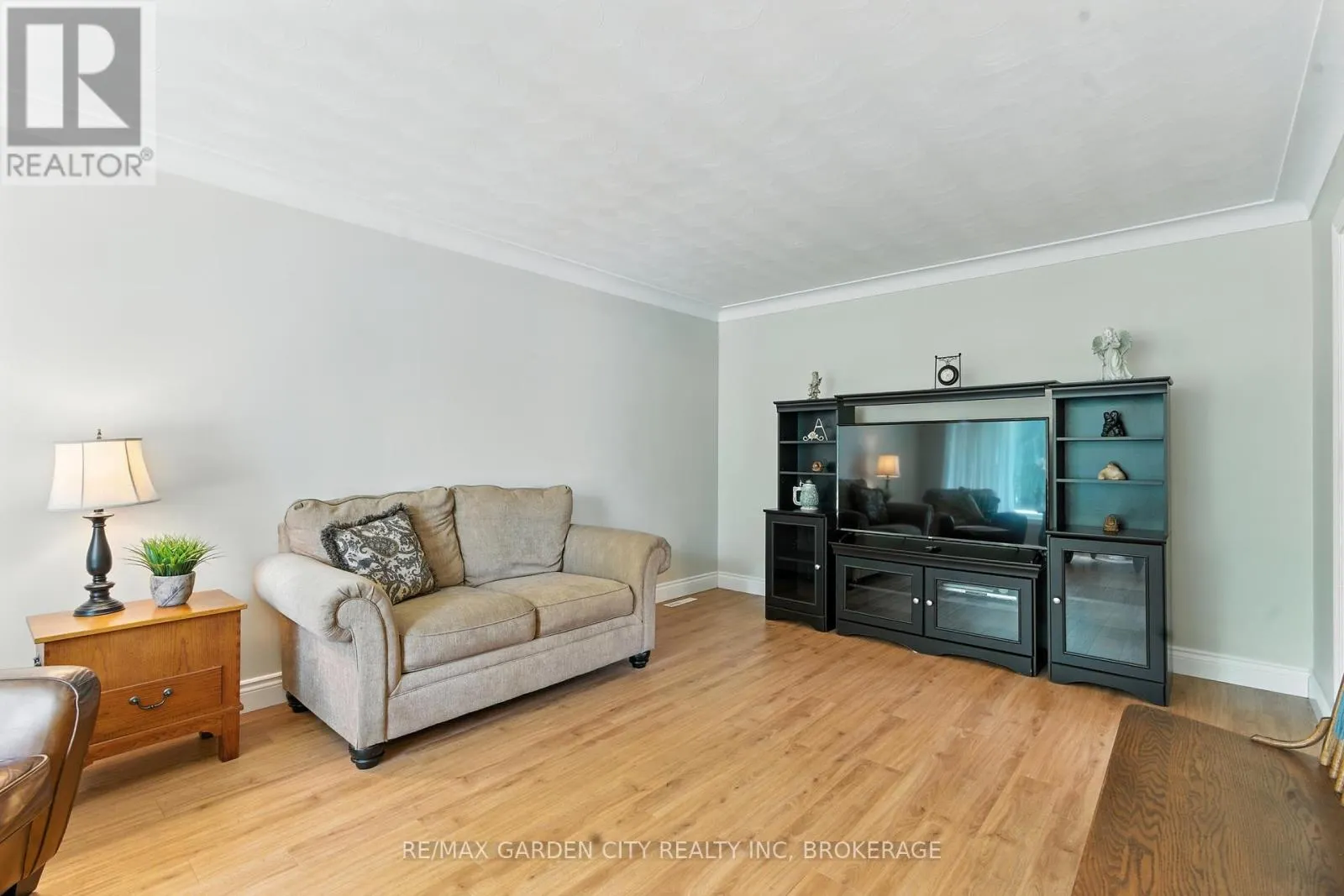 28 FAYE CRESCENT