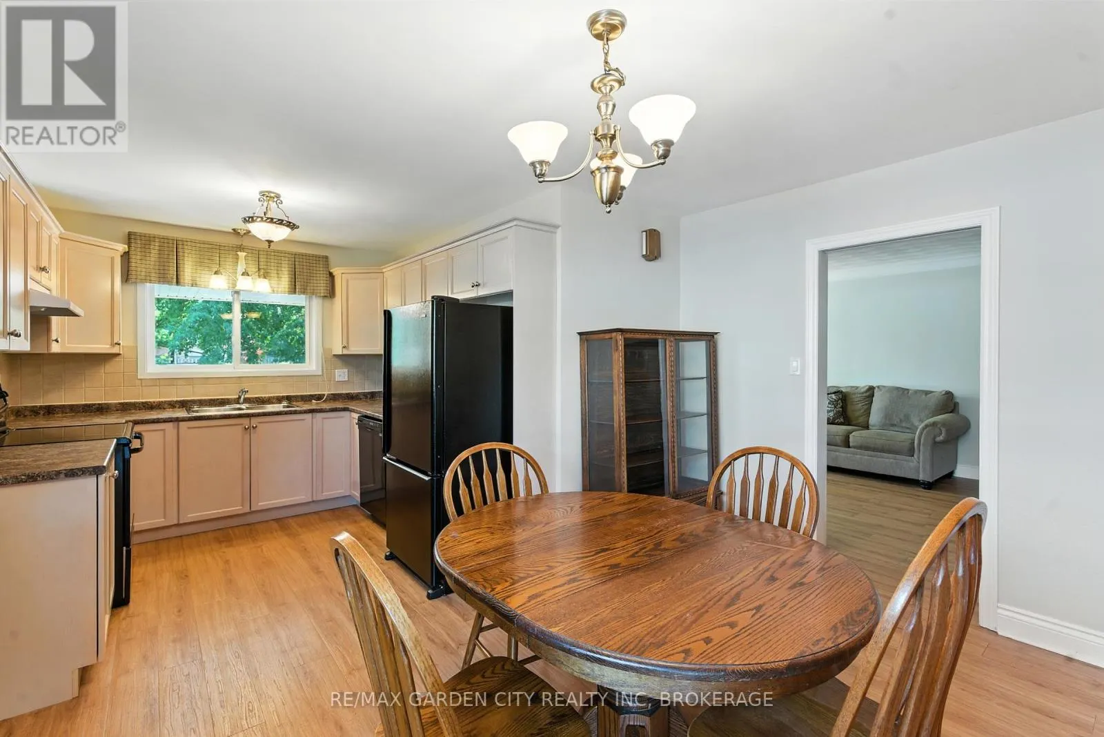 28 FAYE CRESCENT