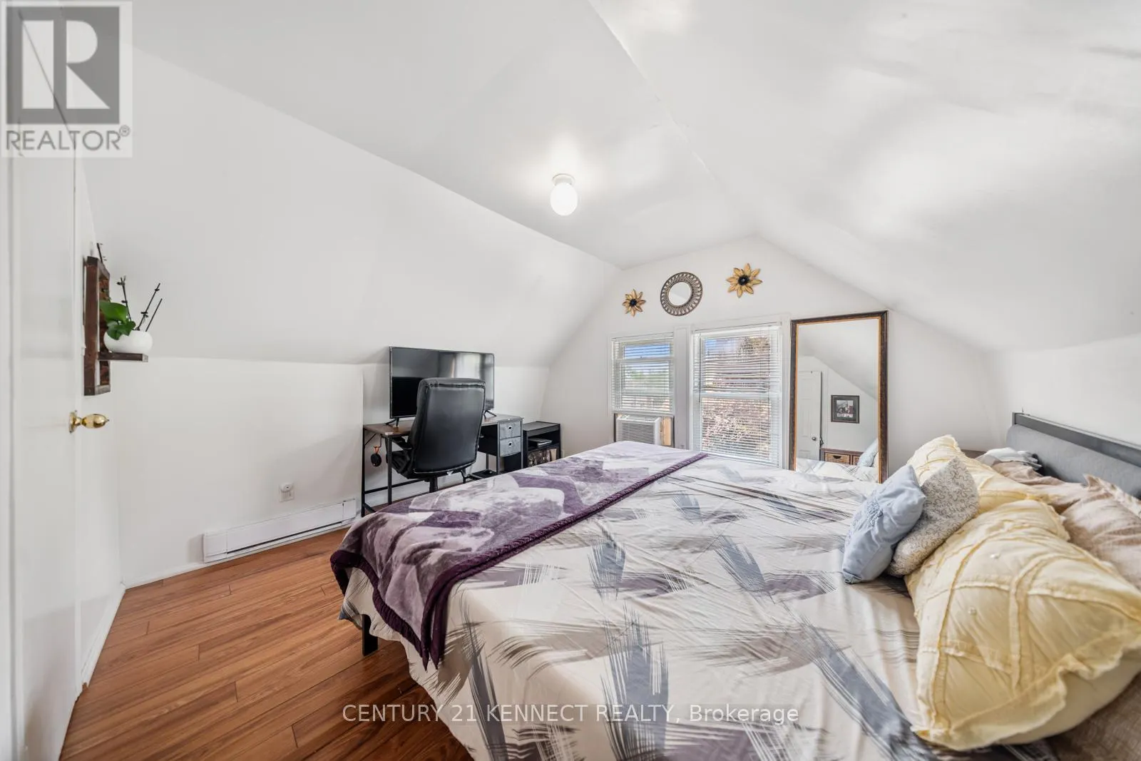 15 - 4475/4477 HIRAM STREET