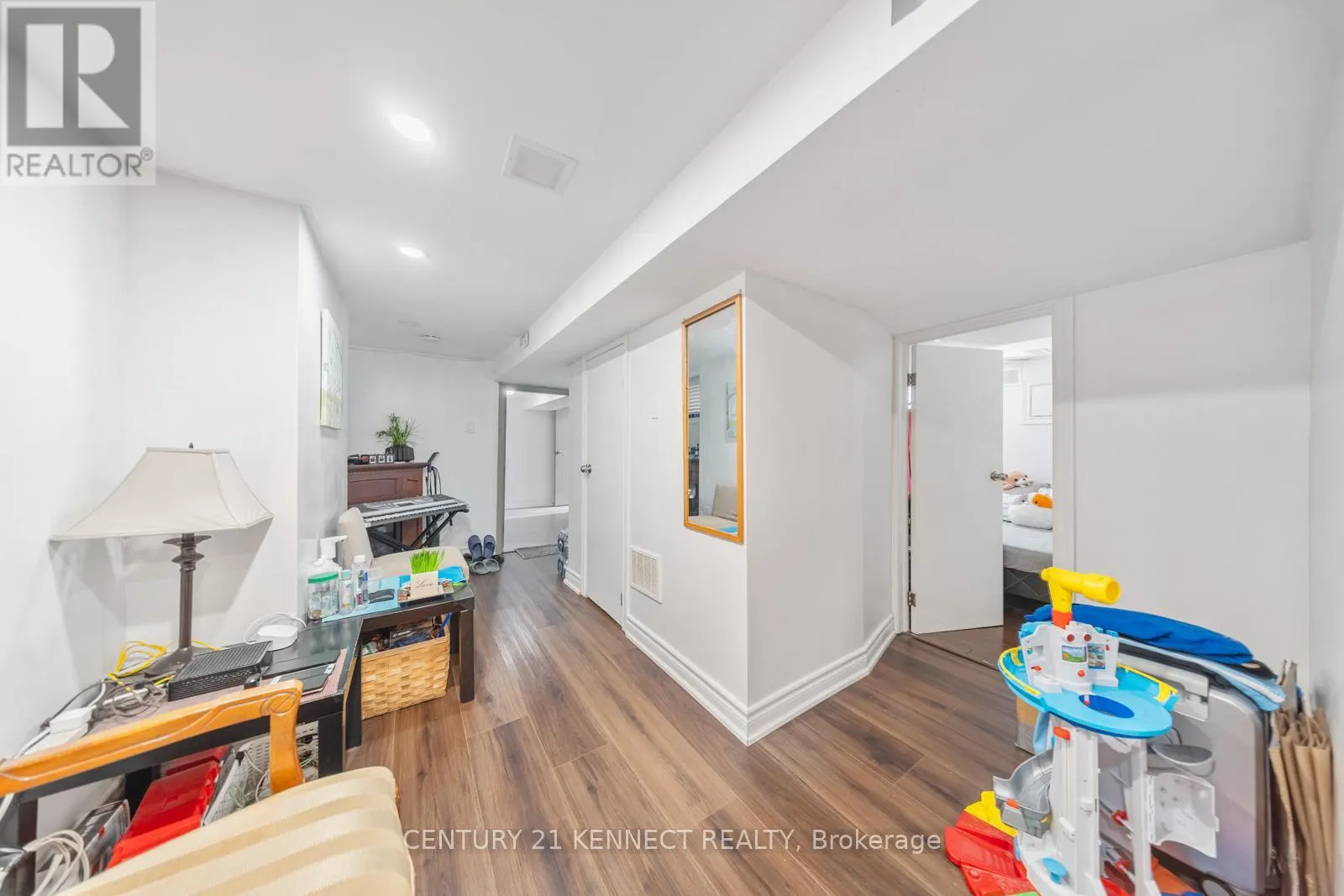 15 - 4475/4477 HIRAM STREET