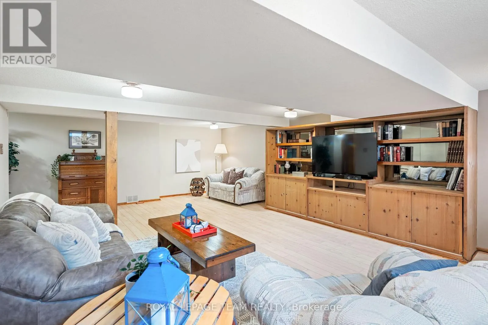 2128 HUBBARD CRESCENT