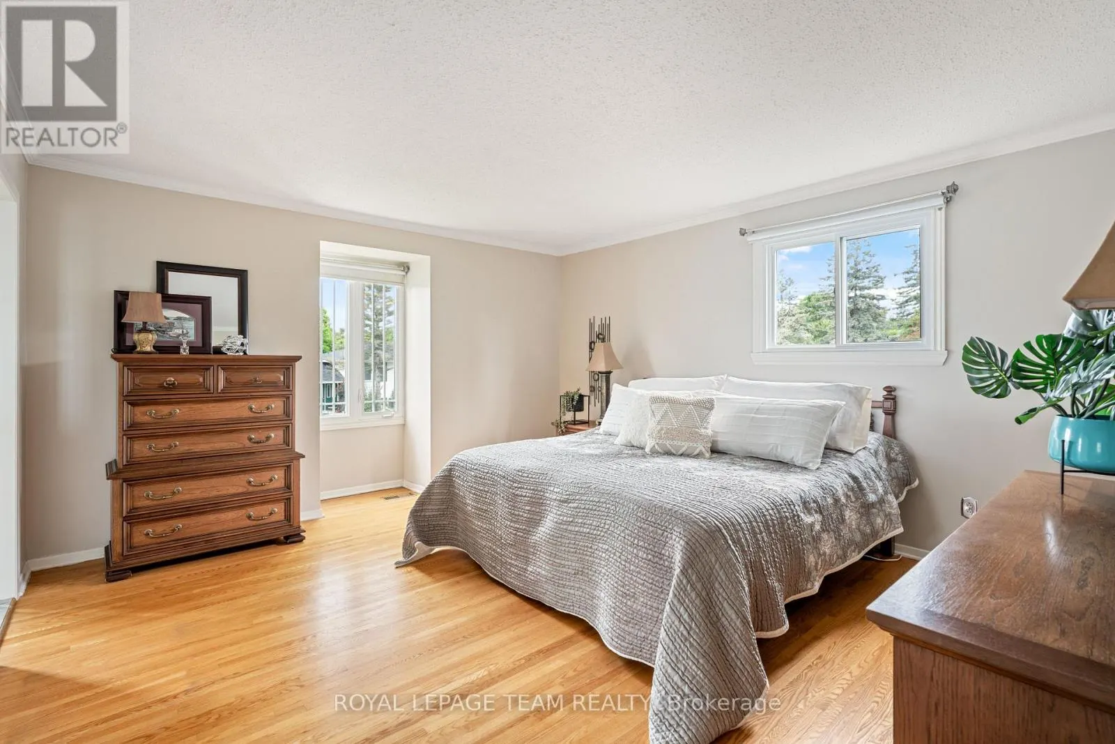 2128 HUBBARD CRESCENT