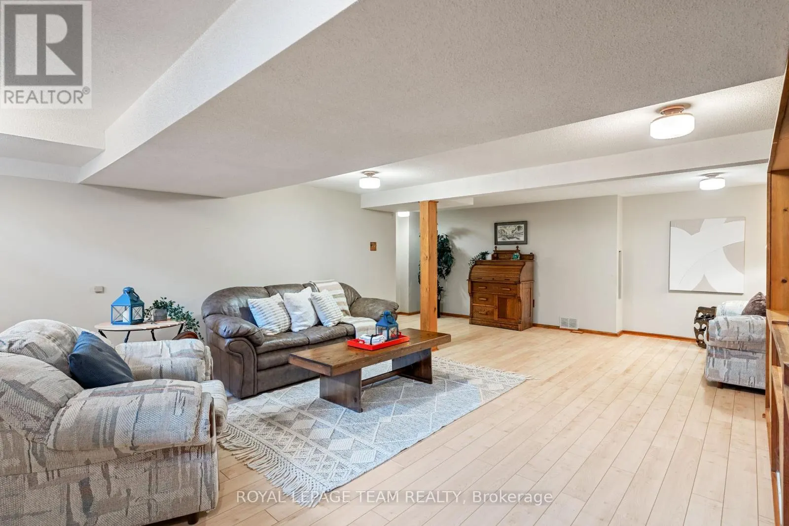 2128 HUBBARD CRESCENT