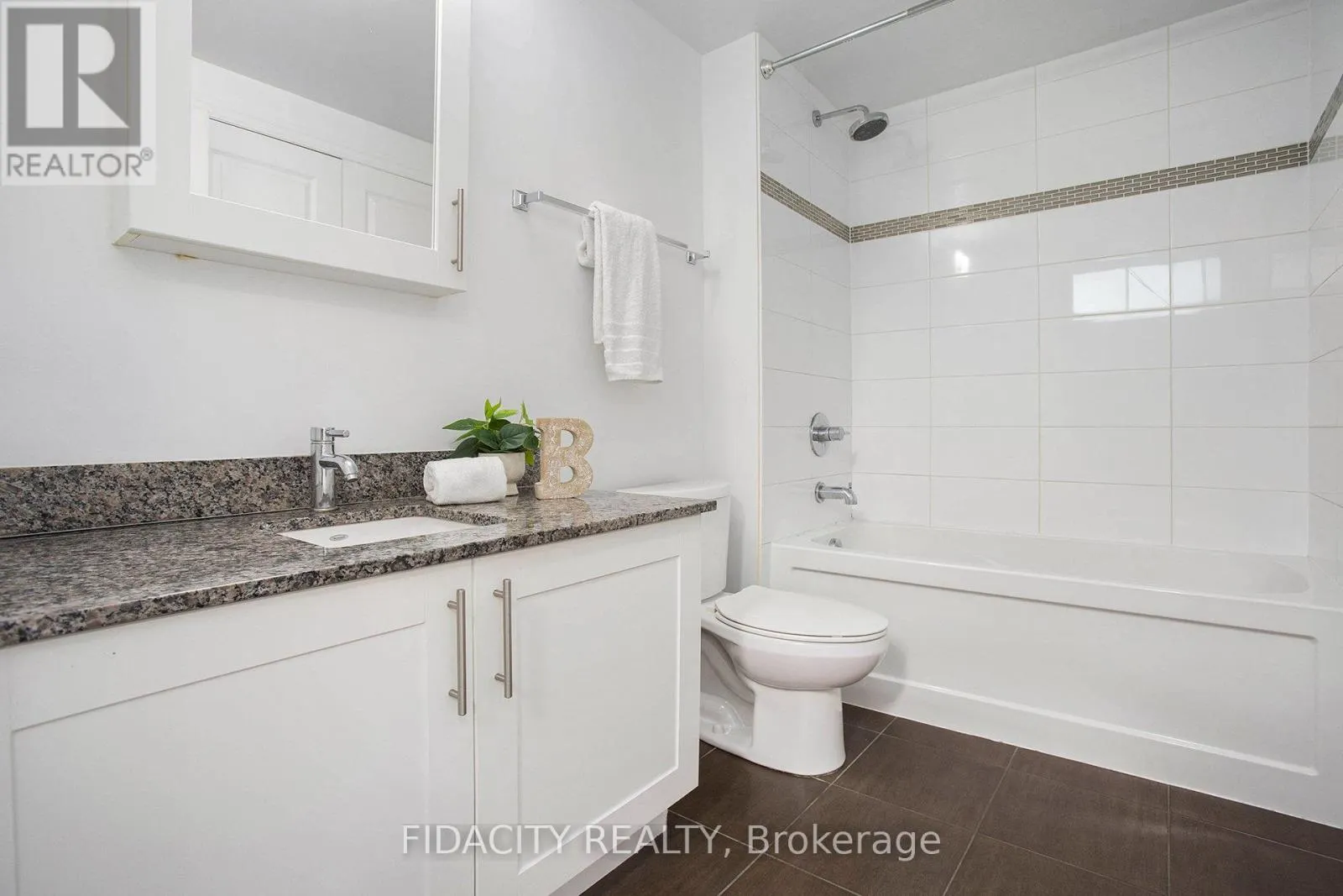 1105 - 242 RIDEAU STREET
