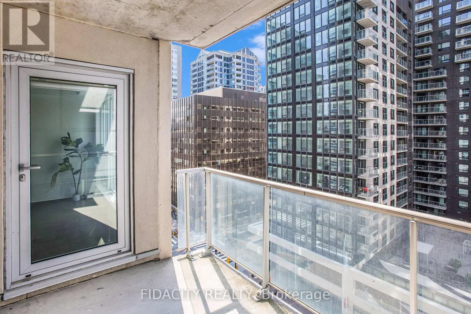 1105 - 242 RIDEAU STREET