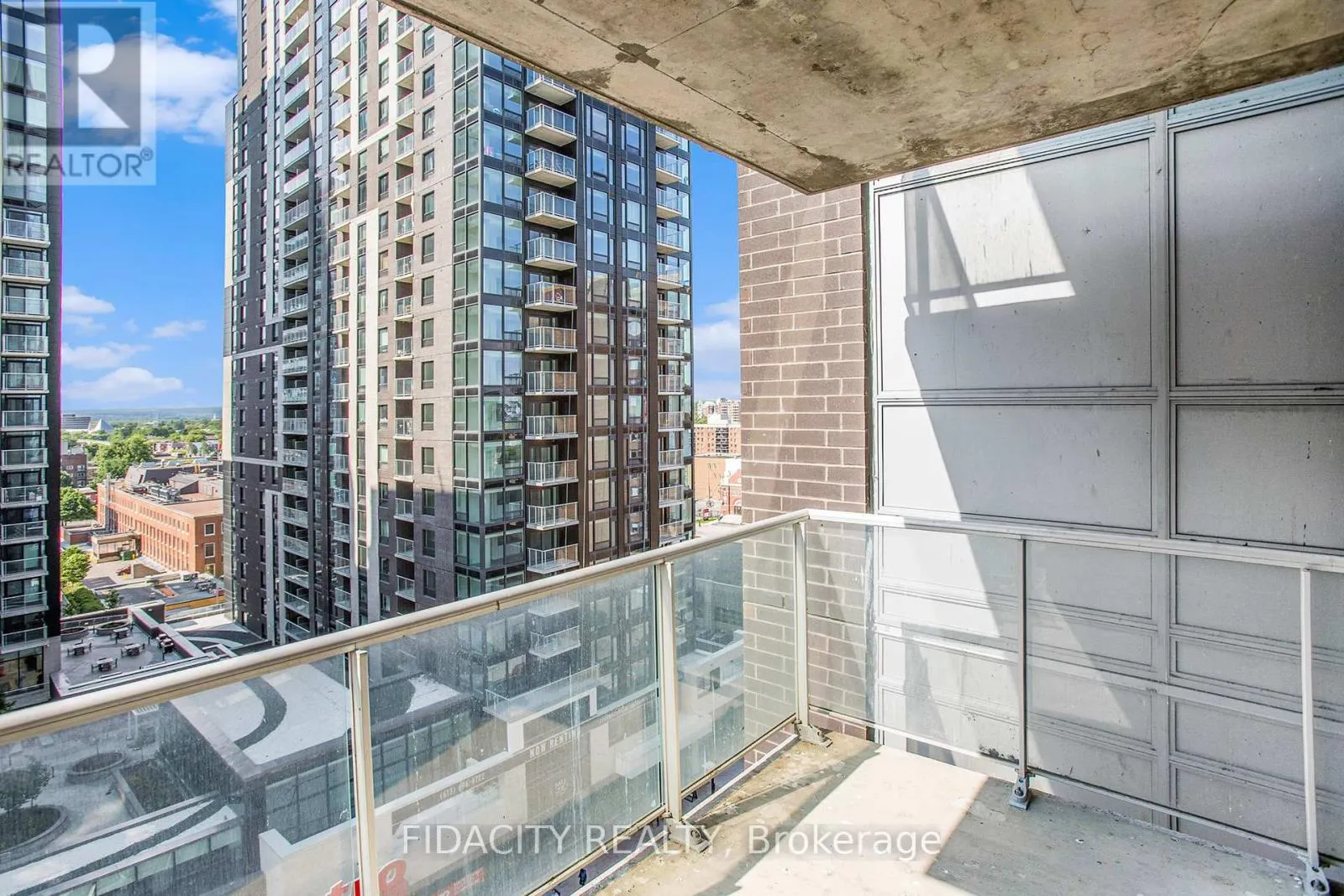 1105 - 242 RIDEAU STREET