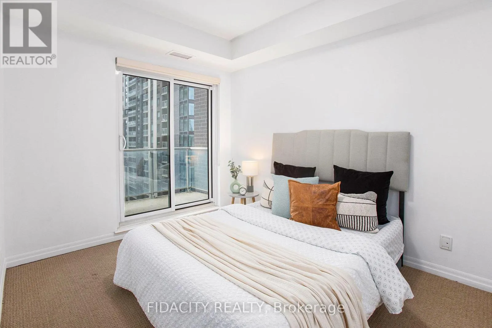 1105 - 242 RIDEAU STREET
