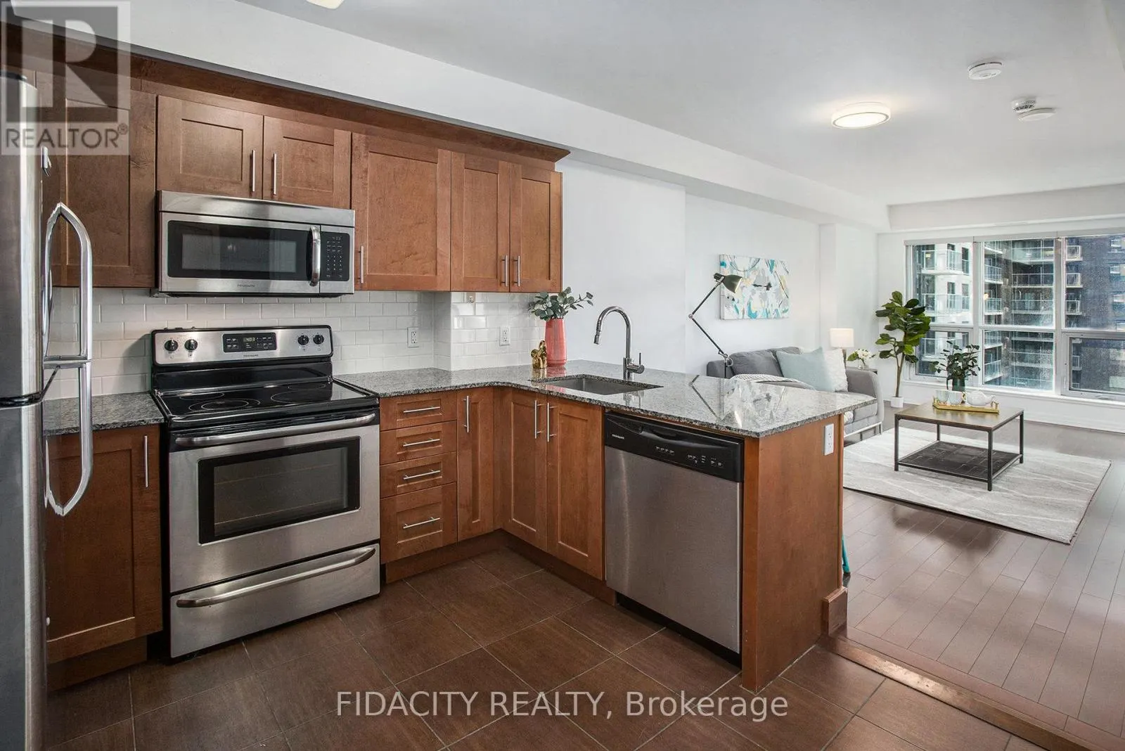 1105 - 242 RIDEAU STREET