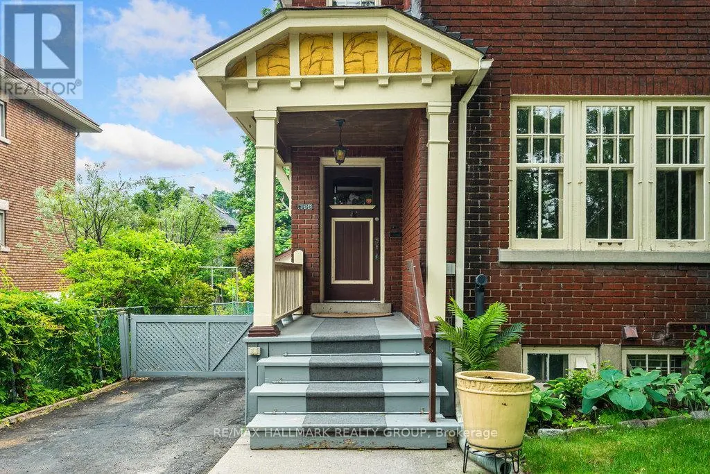 386 FIRST AVENUE