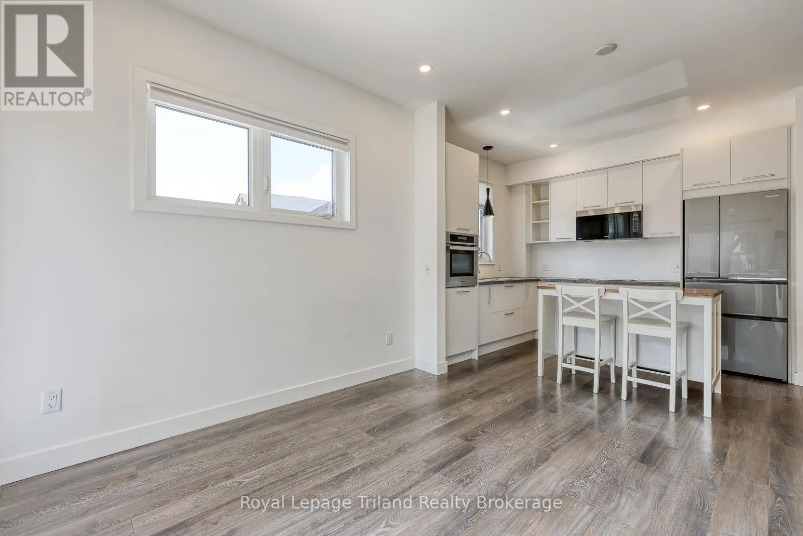 201 - 13 BEAUSOLEIL LANE, #201
